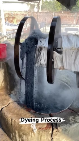 Dyeing yarn for the approved palette workshop process